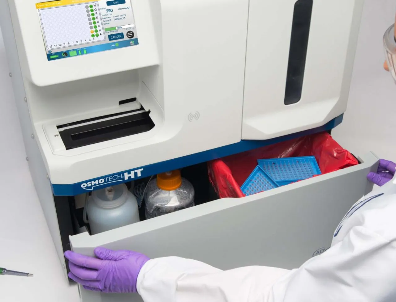 OsmoTECH HT: accesso al vano dei fluidi e dei consumabili